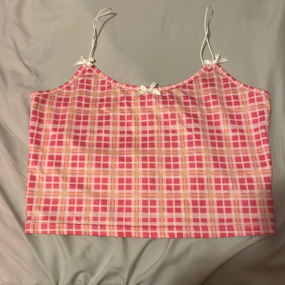 Cute crop top, perfect for spring or summertime
